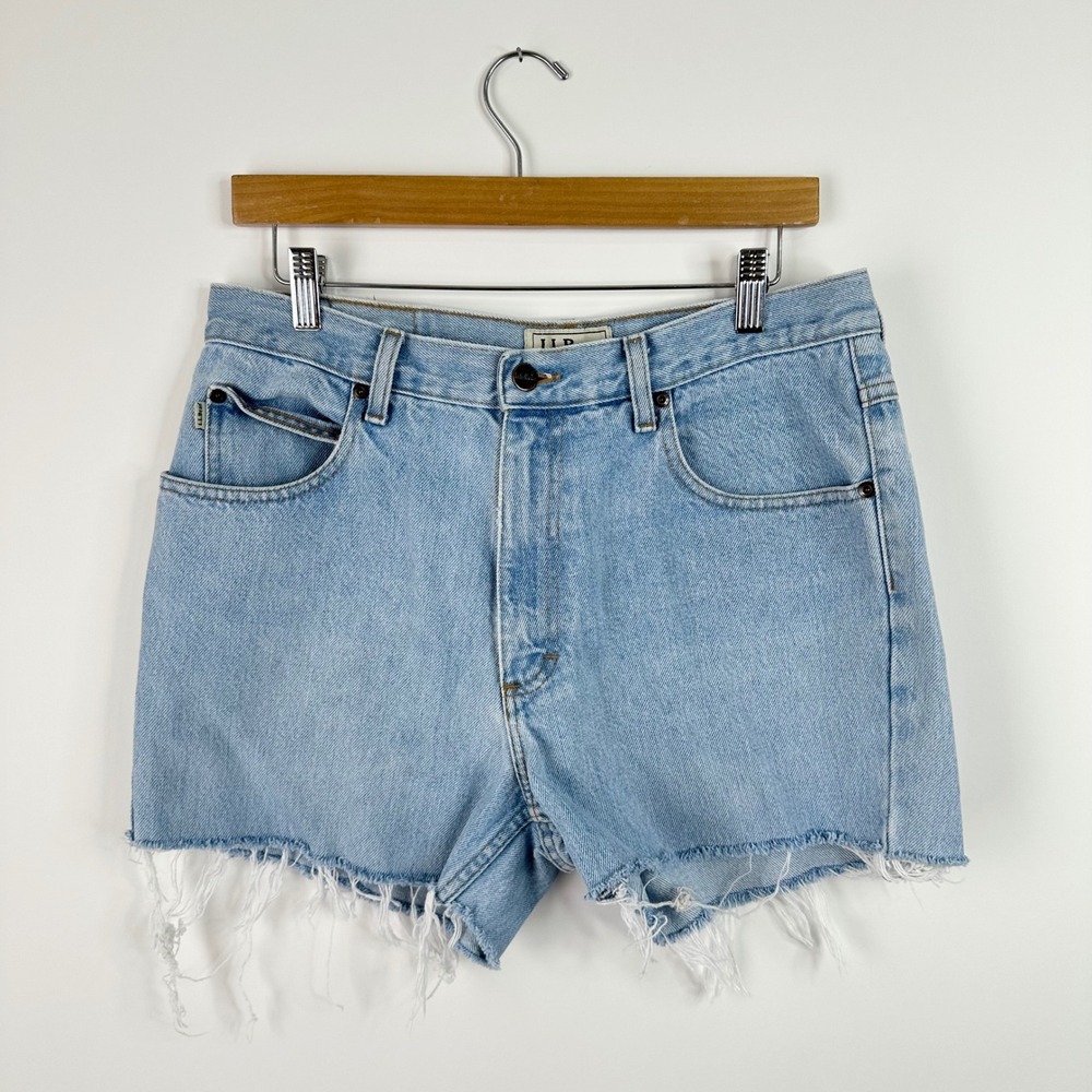 LL Bean Womens Denim Jean Shorts Classic Fit Light Wash Frayed Hem Size 32